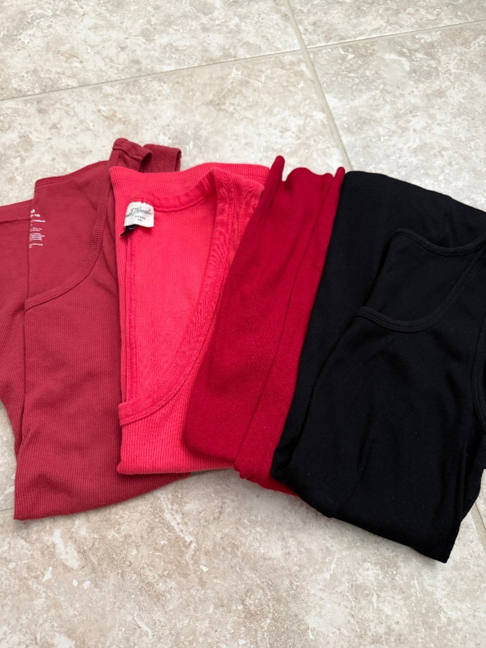 4 like new tank tops size M